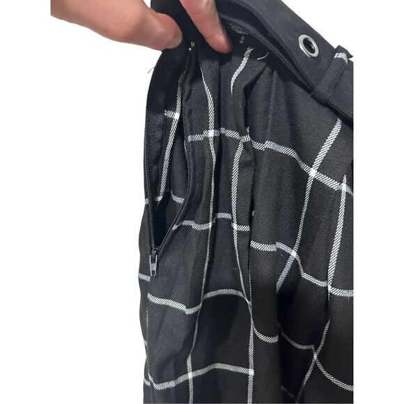 Hot Topic Grid Black Pleated Mini Skirt Belt Size Large Dark Academia Wednesday - Picture 7 of 7